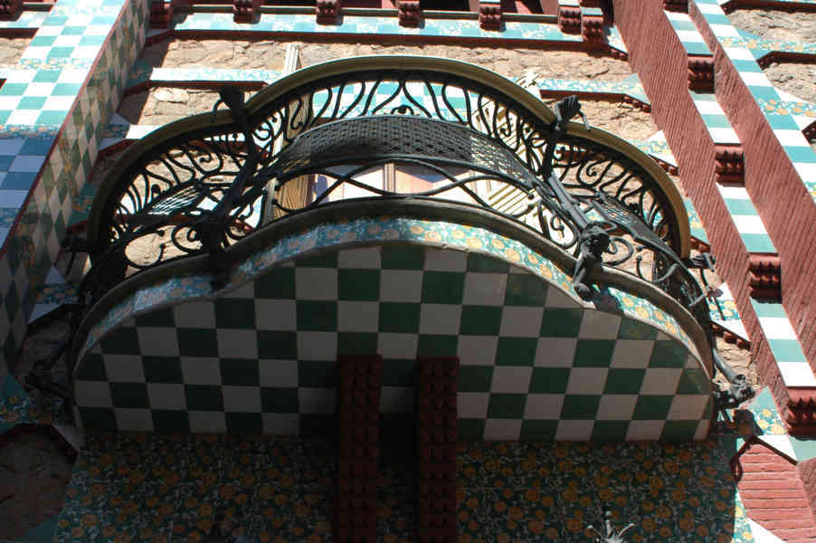 14 - Barcelona - Gaudí - Casa Vicens - balcón.jpg